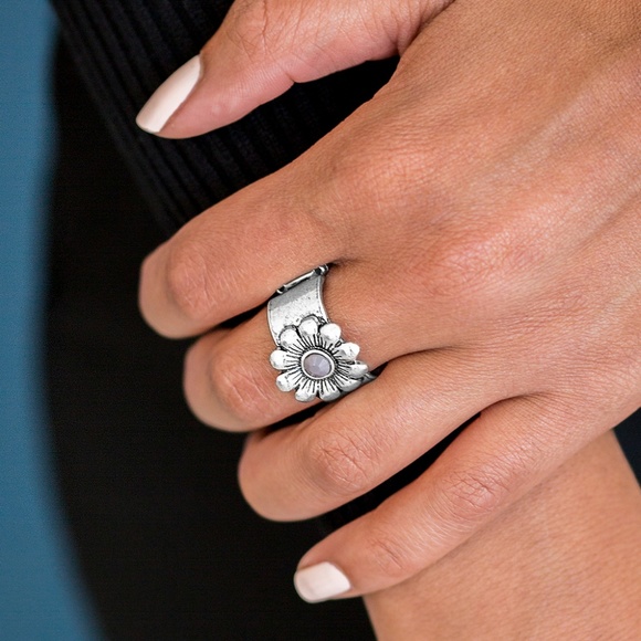 Dreamy Fields Silver Ring - Picture 2 of 2